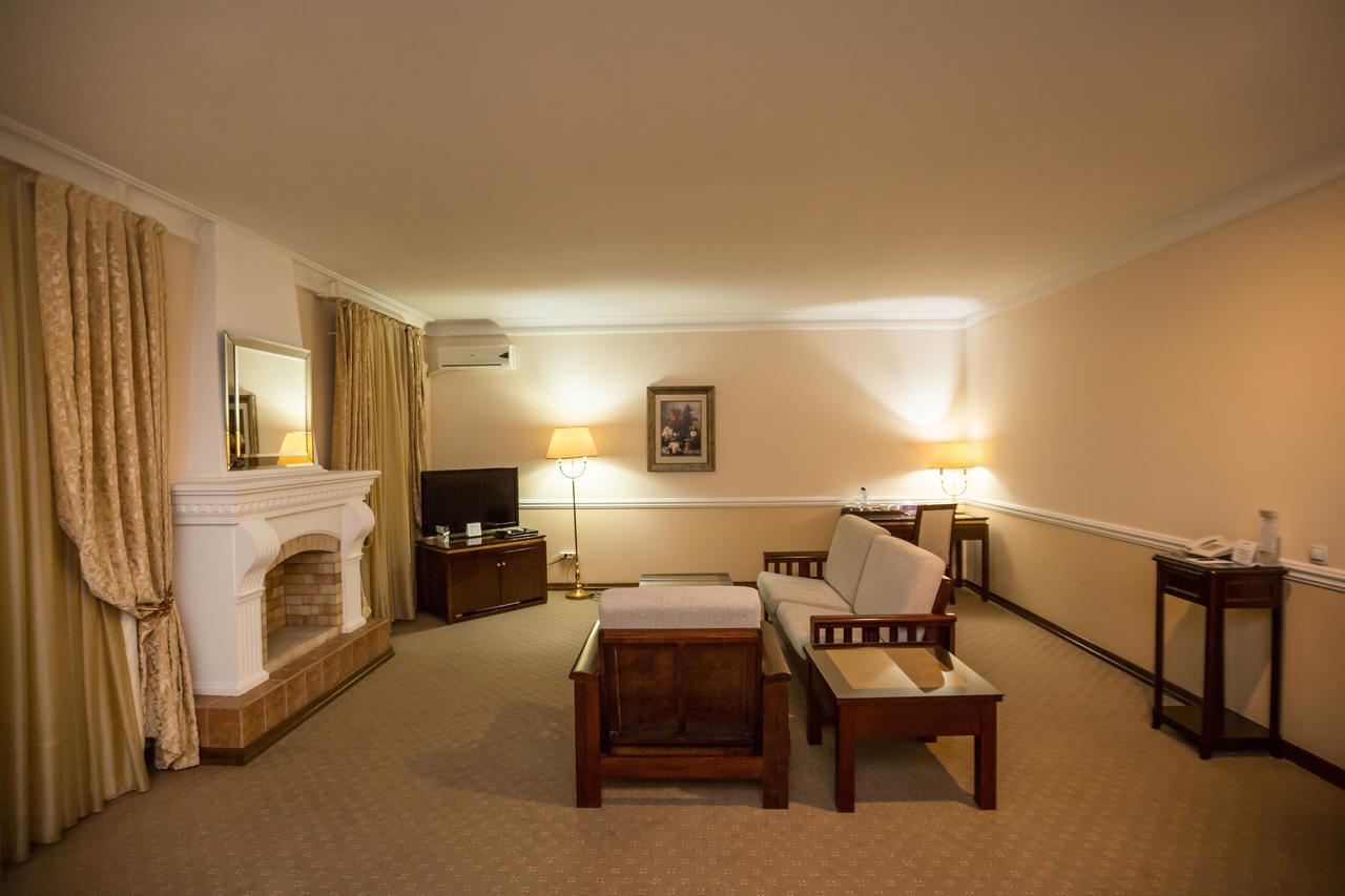 Hotel BEK Tasjkent Buitenkant foto